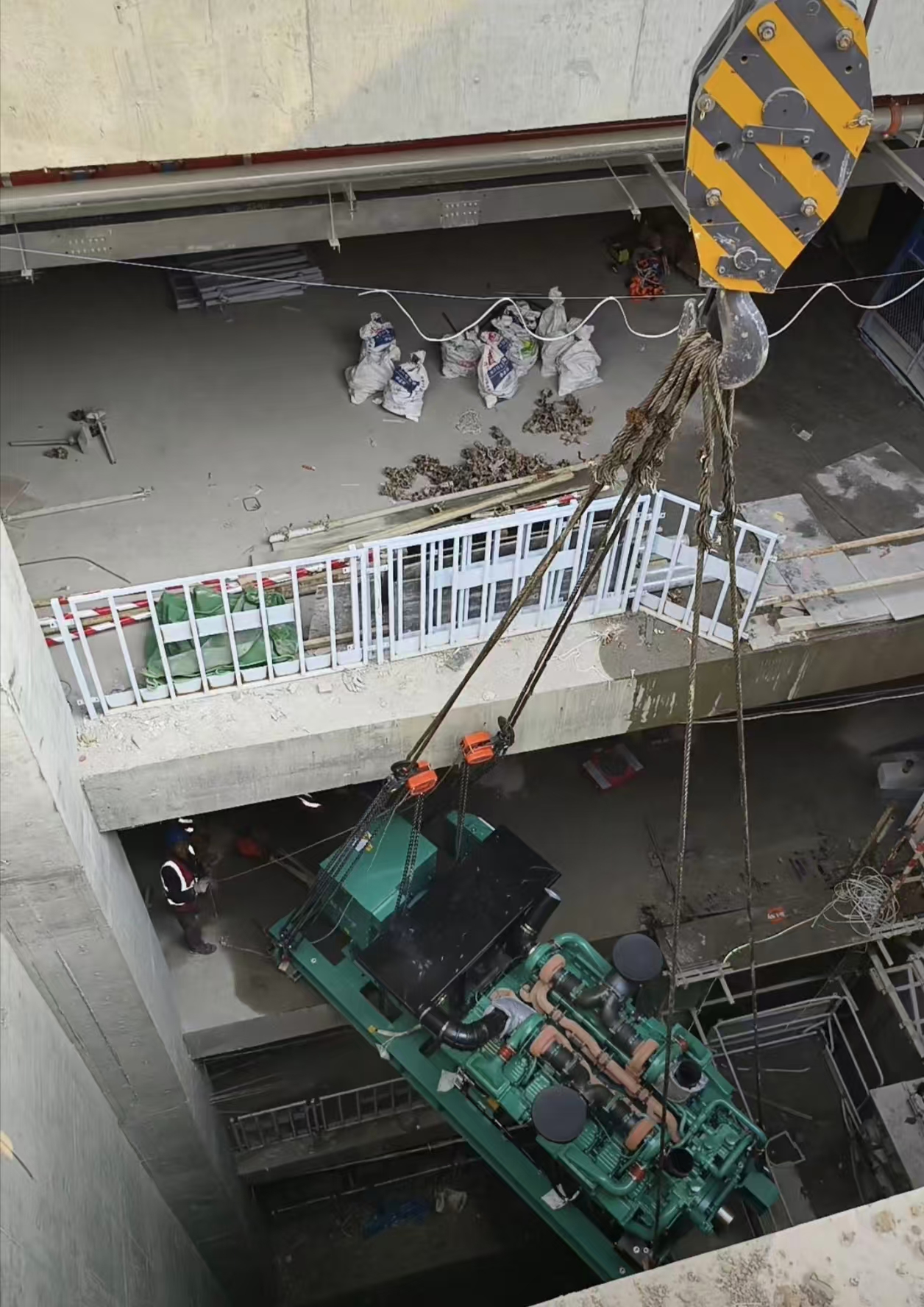 �����豸��װ����.�˹����ص�װ---���������ڴ����ذ��˹�˾����